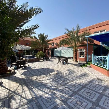 فندق ادوماتو Adomato Hotel Dawmat al-Jandal Exterior photo