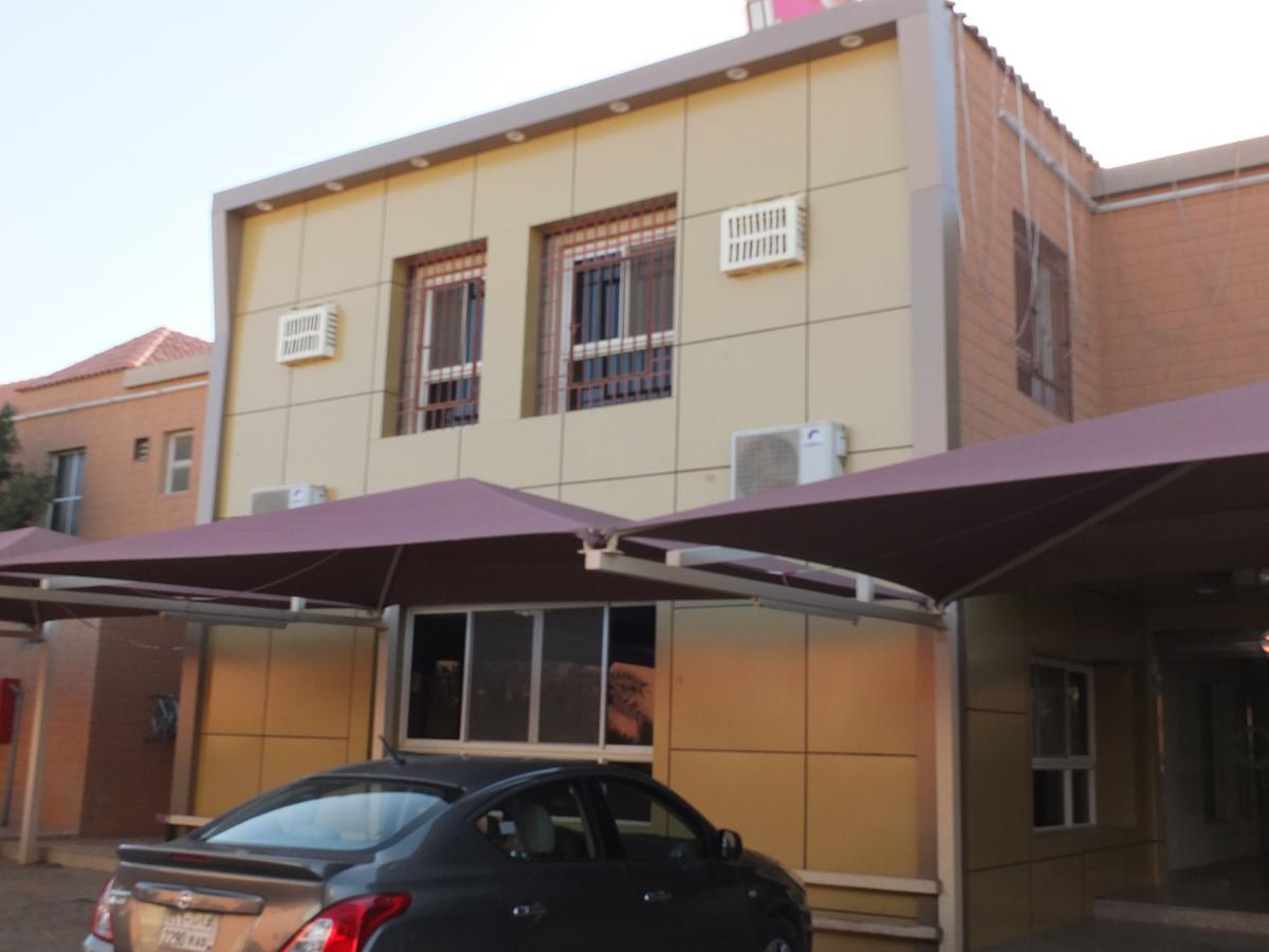 فندق ادوماتو Adomato Hotel Dawmat al-Jandal Exterior photo
