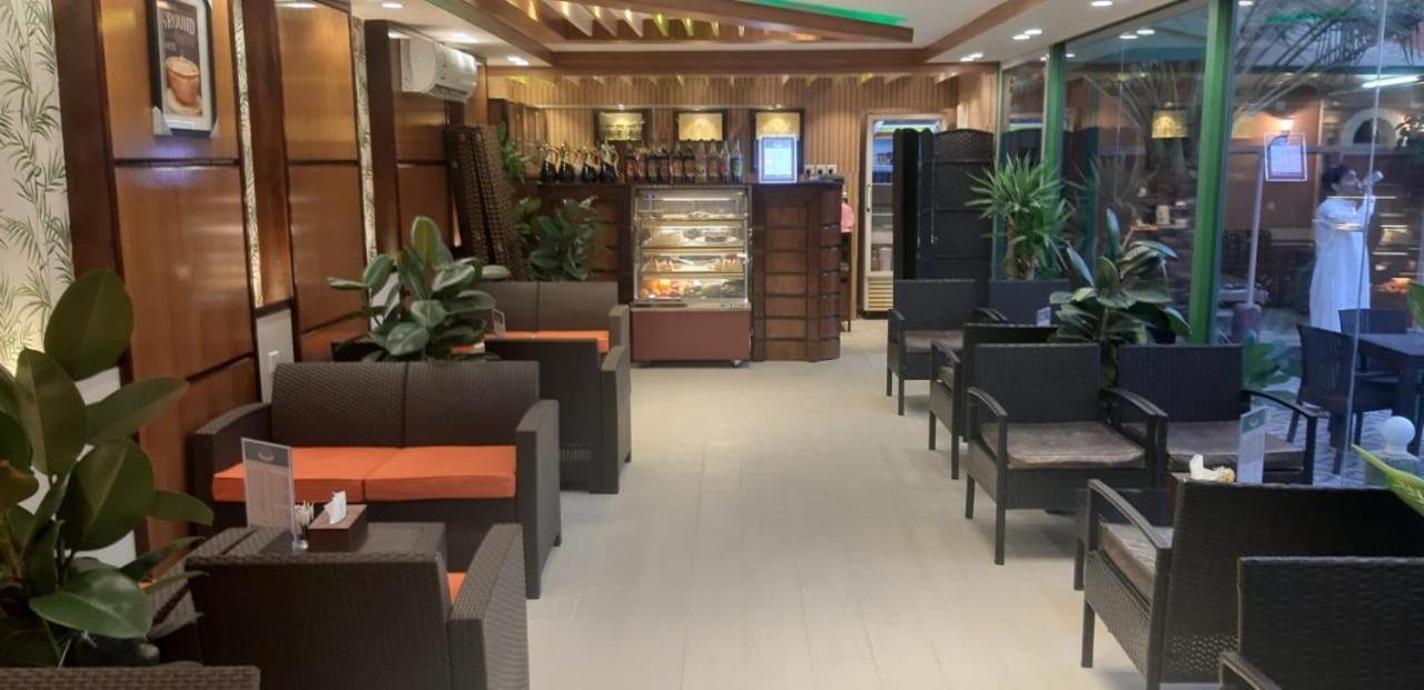 فندق ادوماتو Adomato Hotel Dawmat al-Jandal Exterior photo